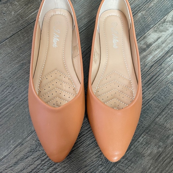 Tan flats - Picture 2 of 5